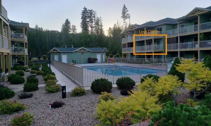 Ashton Creek Condominio | Quiet condo at beautiful Mabel Lake