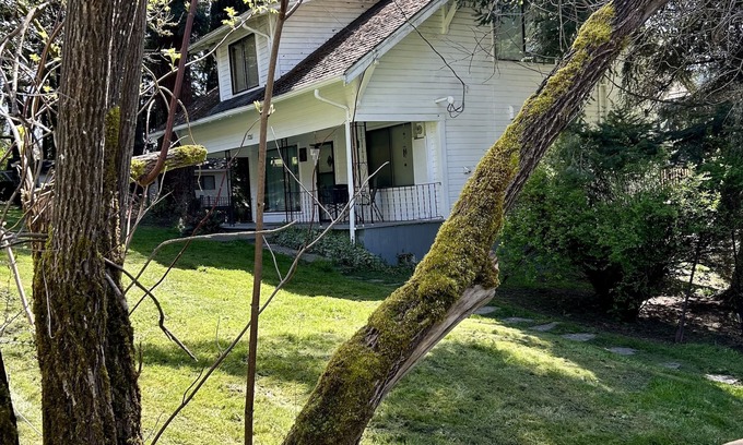 Clatskanie Otro | Quiet country farmhouse, the scenery says it all - near Beaver PGE Power Plant.