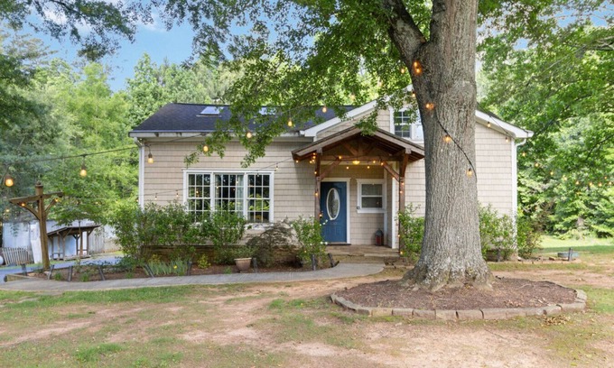 Suwanee Casa | Quiet Country Farmhouse