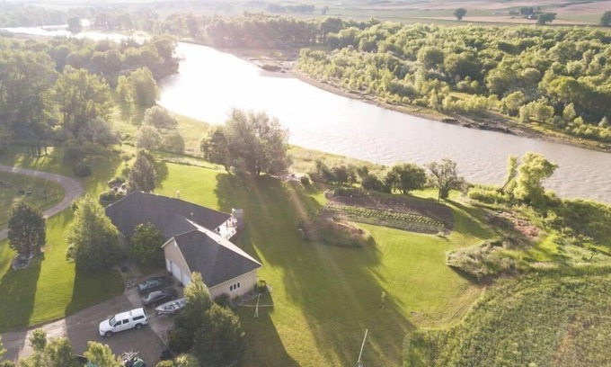 Edgar Casa | QUIET COUNTRY LIVING AT RIVER'S EDGE