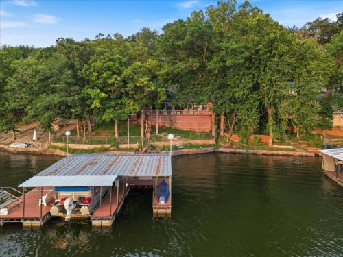 Camdenton Casa | Quiet Cove, Private Dock, Fishing, Swimming, Boat Slip & Kayaks