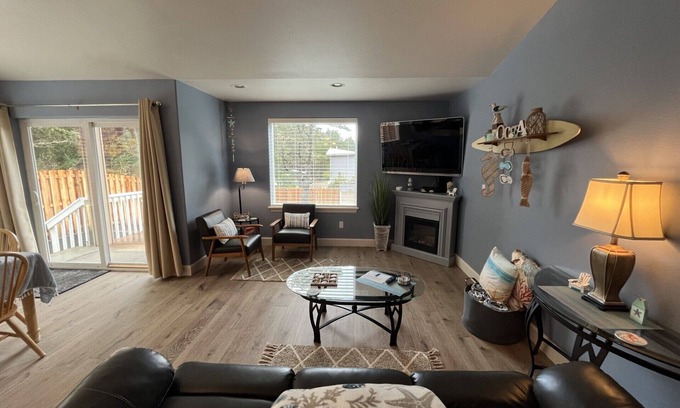 Cohassett Beach Casa | Quiet, cozy house in Westport near the beaches, downtown, fishing docks/marina.
