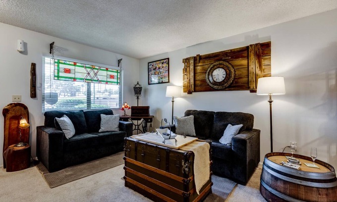 Sun City Casa | Quiet End Unit Townhouse for Two in Sun City- Unique Decor! Close to everything!