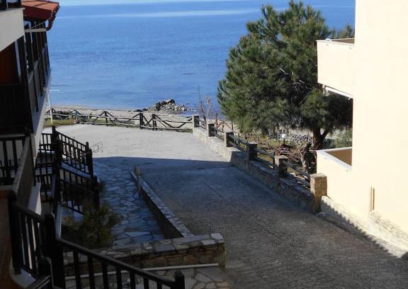 Psakoudia Apartamento | Quiet family apt, 10m from the beach