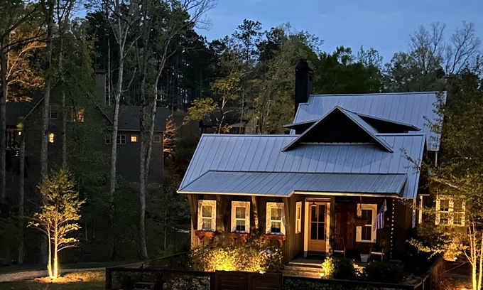The Woods of Longleaf Casa | Quiet get away on the lake in gated community