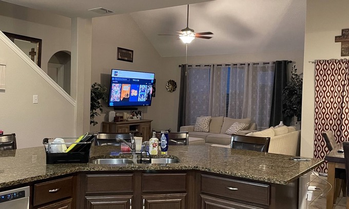 Fort Worth Casa | Quiet Golf Community 2bedroom Office home Pet Friendly