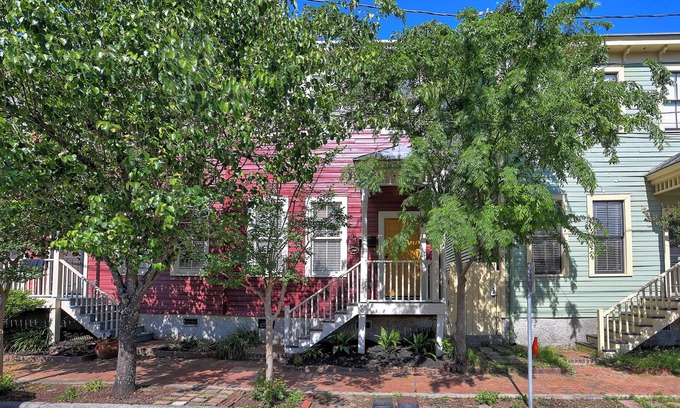 Beach Institute Casa | Quiet Historic Corner Home Near Downtown