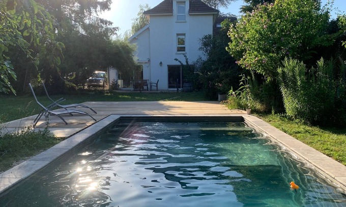 Couternon Casa | Quiet house in residential village. Ideal for families!