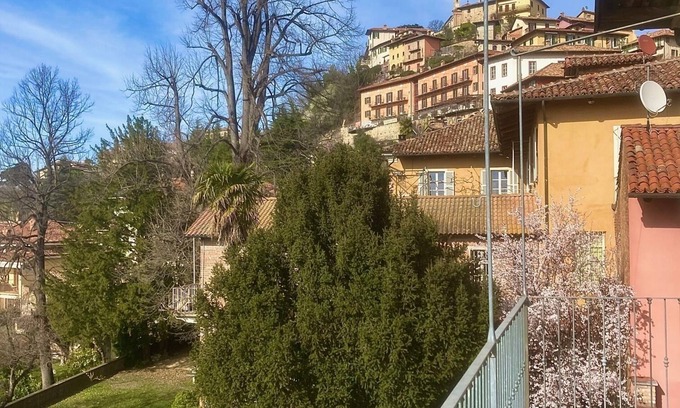 Monforte d'Alba Casa | Quiet little house with a view in the center of the village