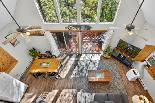 Mount Jackson Chalet De Esquí | Quiet Loft Chalet near Bryce w Hot Tub & Fire Pit