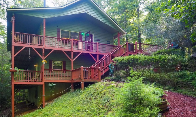 Tarheel Casa | Quiet Murphy Hideaway w/ Decks & Outdoor Fireplace