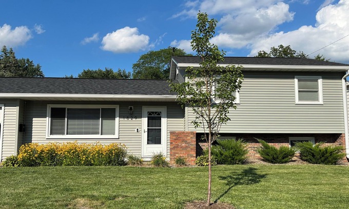 Bettendorf Casa | Quiet neighborhood surrounded by parks near multipurpose trail through QC