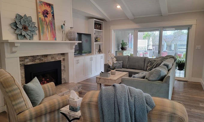 Pleasanton Casa | Quiet, Newly Renovated Home, Perfect for Work, Vacation or Temporary Housing