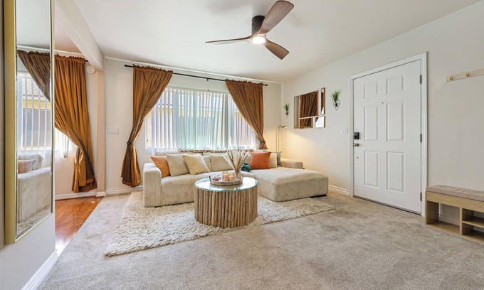 University Heights Condominio | Quiet North Park Luxury Condo w/Free Parking & A/C