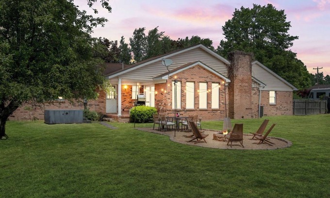 Summerlee Casa | Quiet NRG Retreat Hot Tub Gameroom Firepit