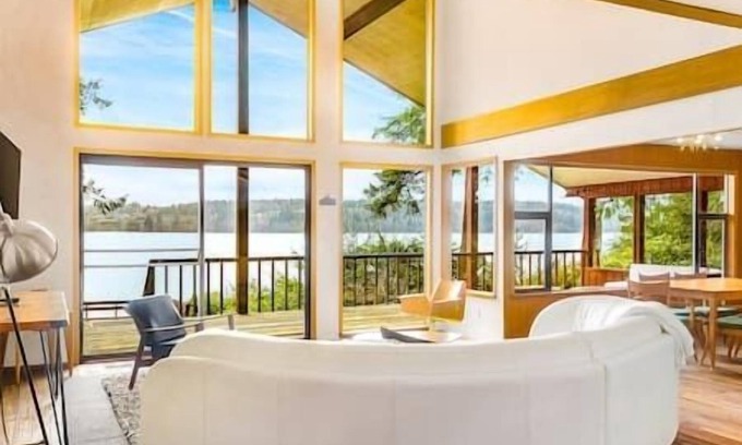Freeland Casa | Quiet, private & peaceful beach house