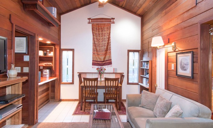 Mendocino Casa | Redwood Cottage - Redwood viviendo en el pueblo de Mendocino