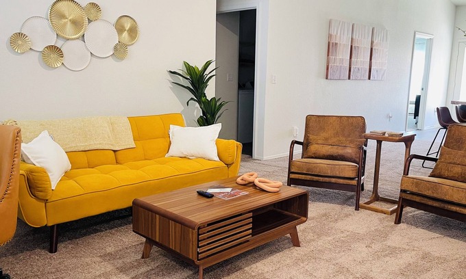 Yuma Condominio | Quiet Retreat – 2BR Condo with Garage in Fortuna Foothills. Pet-Friendly!