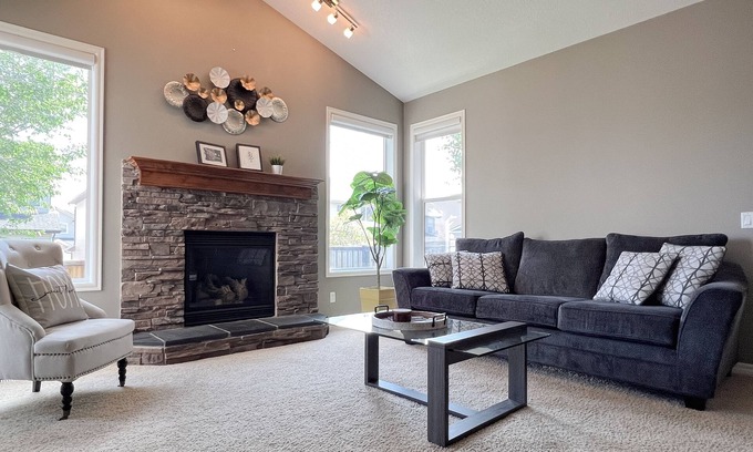 Kincora Casa | Quiet & Secure 3BR Entire Home Sweet Home/Office