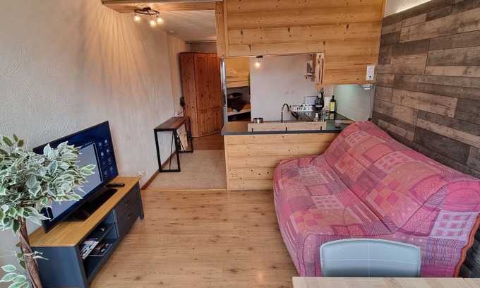 Isola Apartamento | Quiet slope-side studio Isola 2000 sleeps 4