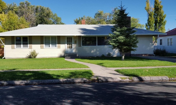 Alamosa Casa | Tranquila, espaciosa casa. Situado en el centro de Alamosa, cerca del río Grande