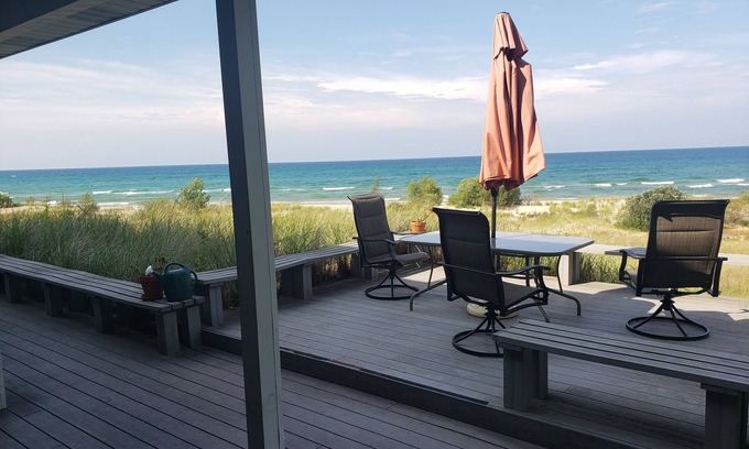 Shelby Casa | 4 DE JULIO SEMANA, SÓLO ABIERTO - Quiet Lake Michigan Cottage Beachfront