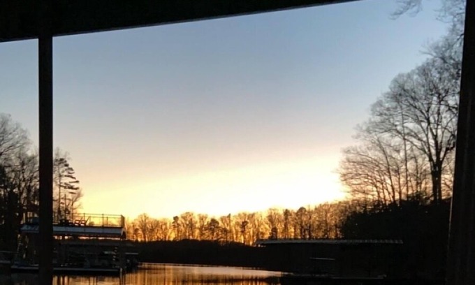 Townville Cabaña | Quiet Waterfront Cottage on Lake Hartwell near Clemson w/ Hot Tub and Slip Dock