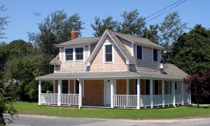 West Yarmouth Cabaña | Cabaña de Cape Cod por excelencia