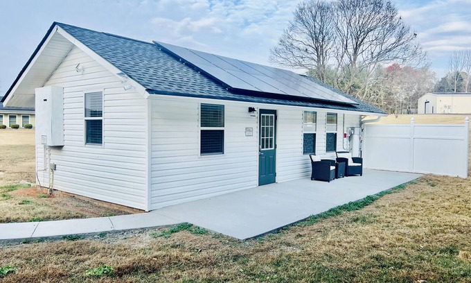 Rockford Cabaña | Quite Comfy Tiny Home in Rockford #TinyRock