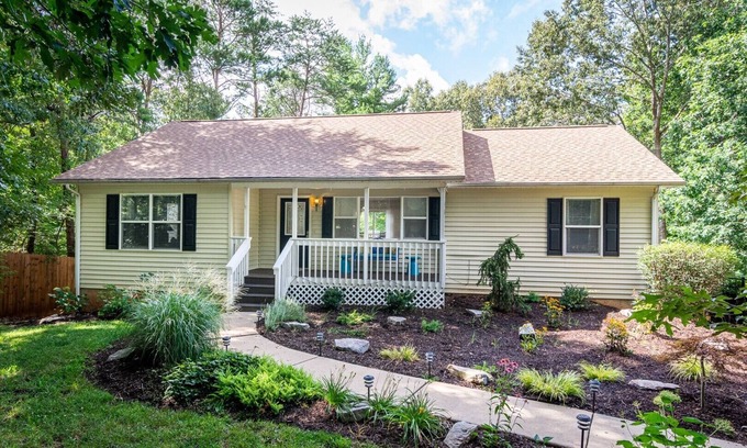Weaverville Casa | Rabbit Ridge Retreat by Carolina Mornings | Gas Grill,Game Table🎲+Biltmore Pass