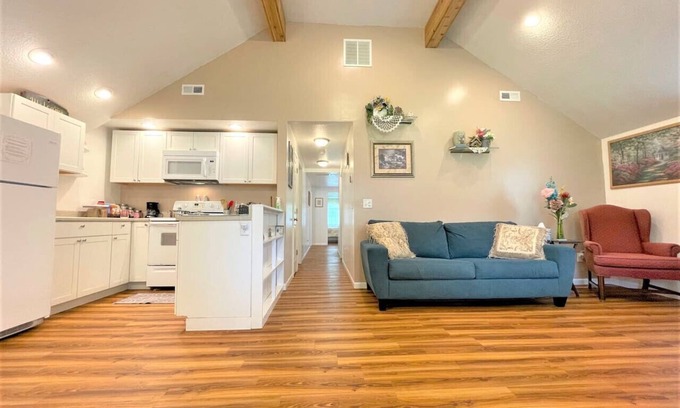 Fort Wayne Casa | Rabus - GIANT Yard & Parking, Nature, Shopping