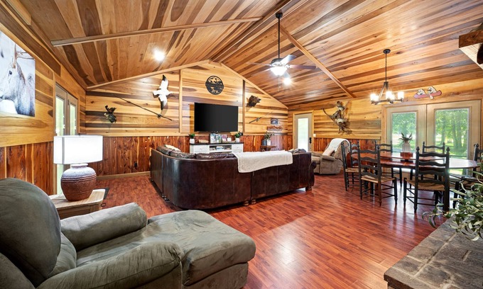 Dover Cabina | Raccoon Retreat with October Discounts!