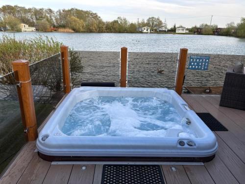Tattershall Casa | Rachels Luxury Tattershall Hot Tub & Fishing Retreat