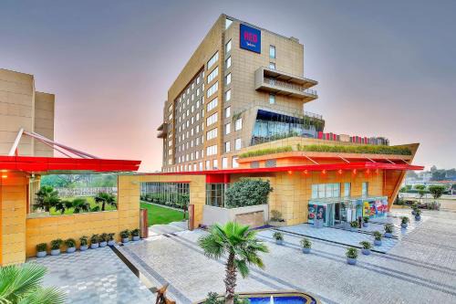 Sector 62 Hotel | Radisson RED Chandigarh Mohali