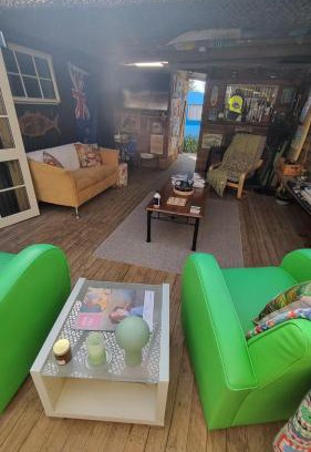 Raglan Casa | Raglan West Retro Beach Vibe Accommodation