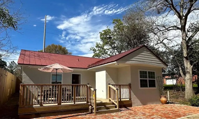 Enterprise Cabaña | Railroad Cottage