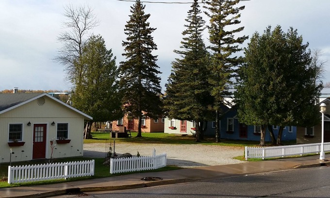 Cedarville Cabina | Rainbow Cabins - Beige Cabin #1