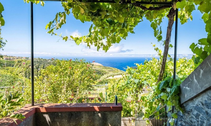 Lombada Velha Casa | Rainbow Cottage by Madeira Sun Travel