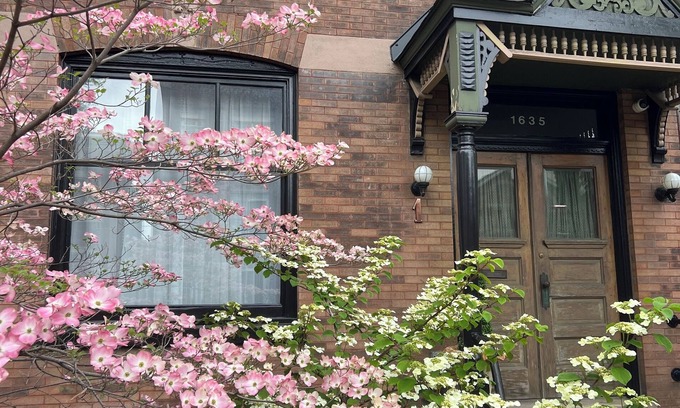 Wicker Park Casa | Rainbow Guest House: Charming 3-bedroom house in great location