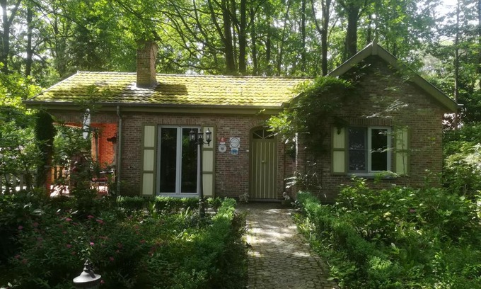 Ursel Casa | Rainbow Lodge