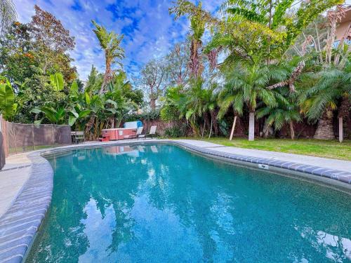 Southwest Anaheim Casa | Rainforest Villa 4 Bedroom PoolSpa Walk2Disneyland