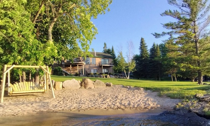 International Falls Casa | Rainy Dream Vacation - Spacious accomodations, large yard, incredible view!