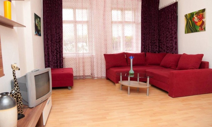 Pressbaum Apartamento | Raisa Bright amable apartamento de 3 habitaciones con entrada al jardín