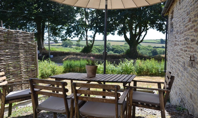 Holsworthy Casa | Raleigh Barn - Grado II separado en un entorno rural, dos habitaciones con baño privado