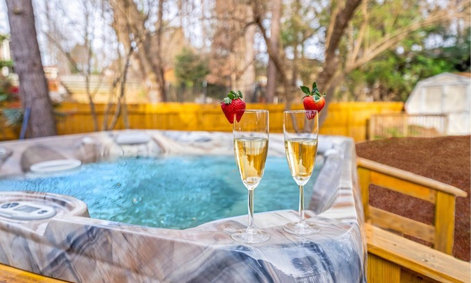 Cary Casa | Raleigh-Cary HEATED Pool/Hot Tub/NEAR Pickleball/Dog & Family Friendly