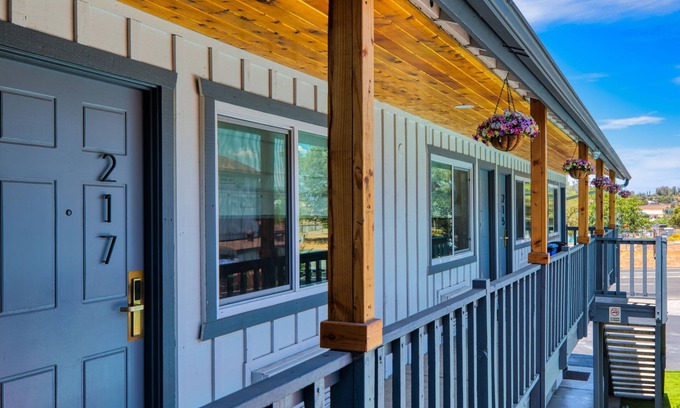 Ramona Hotel | Ramona Valley Inn