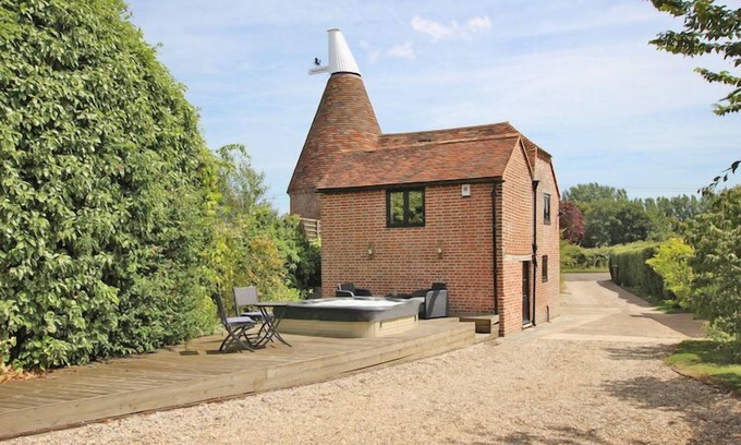 Ashford Cabaña | Ramsden Farm Oast House - Bellamente convertida en el campo de Kent.