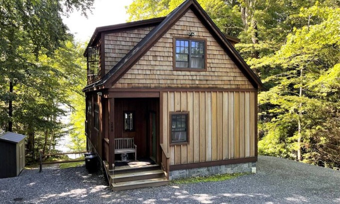Wilmington Cabaña | Rare new Home on Lake Whitingham. Semi-priv beach
