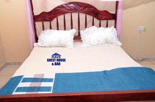 Mukono Casa | Rave Guest House and Bar