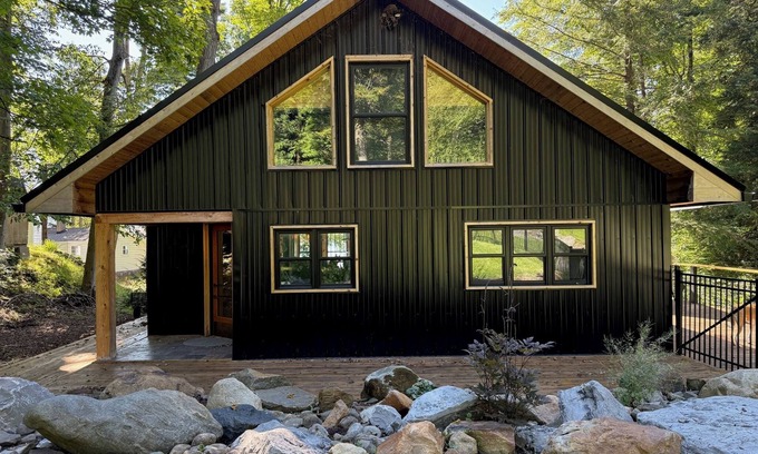 Clymer Casa | Raven Cove / Modern Lakefront Retreat
